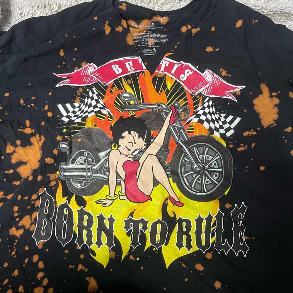 BRAND NEW Betty V Cut tee